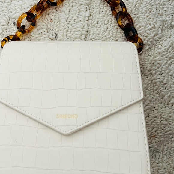 Mia Acrylic Chain Top Handle Bag - Picture 3 of 3